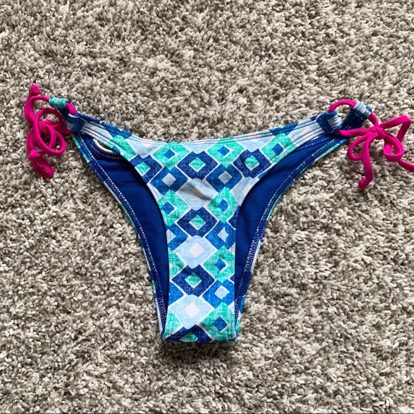 NWOT HOLLISTER Push-up Triangle Bikini Swim Set - Picture 4 of 6